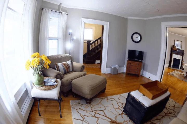 Cozy 3 & 4 Bed Home 2 Blocks To Hospitals & Lambeau Грийн Бей Екстериор снимка