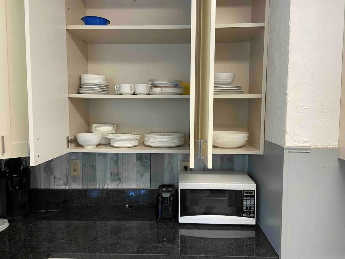 Cozy 3 & 4 Bed Home 2 Blocks To Hospitals & Lambeau Грийн Бей Екстериор снимка