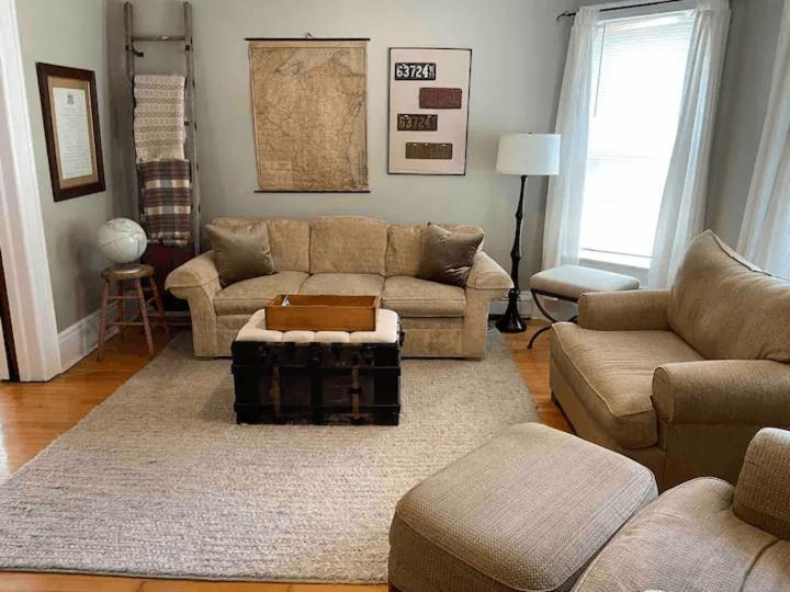 Cozy 3 & 4 Bed Home 2 Blocks To Hospitals & Lambeau Грийн Бей Екстериор снимка